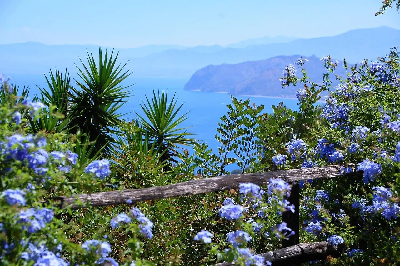 Lantgård Agriturismo Santa Margherita Gioiosa Marea Italien